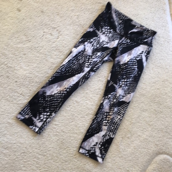 LULULEMON ATHLETICA Static Mist White Black Wunder Under Crop III Leggings - Picture 2 of 16